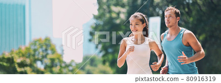 Running race New York city runners athletes running in park jogging on for Marathon training, fit couple on outdoor summer run jog. Panoramic banner Running race New York city runners athletes running in park jogging on for Marathon training, fit couple on outdoor summer run jog. Panoramic banner 80916319