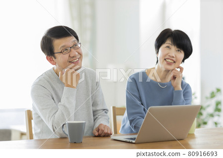 Senior couple computer Senior couple computer 80916693