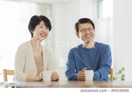 年長夫婦 80916698