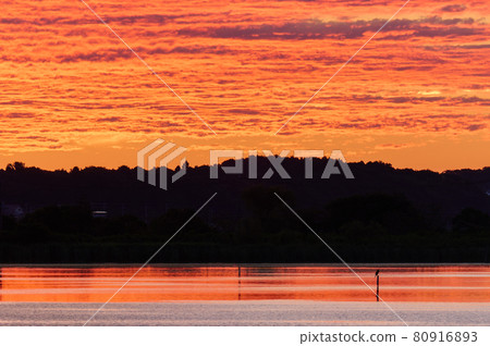 The sky dyed in red The sky dyed in red 80916893