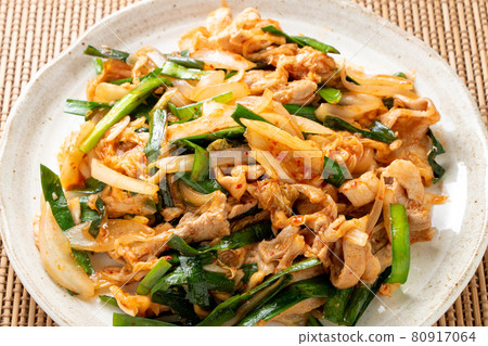 豬肉泡菜（炒豬肉泡菜）。 80917064