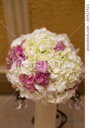Pink and white round bouquet Pink and white round bouquet 80917421