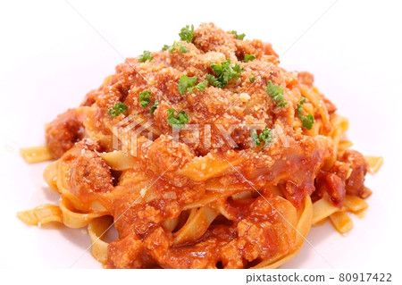 Tagliatelle Bolognese寬麵條意粉肉醬明亮的背景 80917422