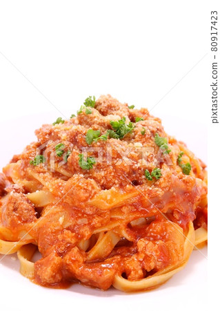 Tagliatelle Bolognese寬麵條意粉肉醬明亮的背景 Tagliatelle Bolognese寬麵條意粉肉醬明亮的背景 80917423