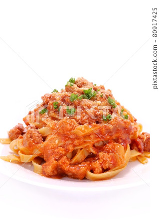 Tagliatelle Bolognese寬麵條意粉肉醬明亮的背景 Tagliatelle Bolognese寬麵條意粉肉醬明亮的背景 80917425
