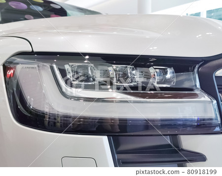 Land Cruiser 300 Projector-type LED headlamps High visibility Produces an advanced impression Land Cruiser 300 Projector-type LED headlamps High visibility Produces an advanced impression 80918199
