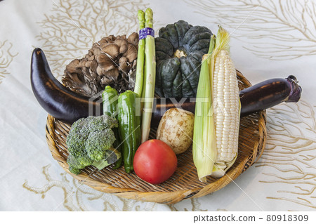 Autumn vegetables 80918309