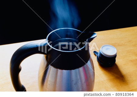 Steam coming out of the heat insulation pot Steam coming out of the heat insulation pot 80918364