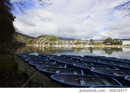 Sagano Arashiyama Oigawa (Katsura River) and Ogurayama 80918477