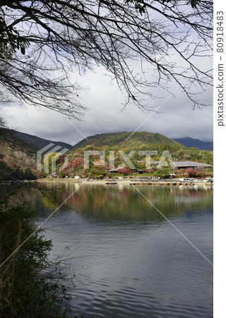 Sagano Arashiyama Oigawa (Katsura River) and Ogurayama 80918483
