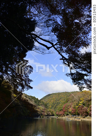 Sagano Arashiyama Oigawa (Katsura River) and Ogurayama 80918493