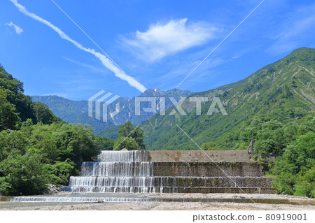 白馬元太郎平川圓月和五龍山的夏天 白馬元太郎平川圓月和五龍山的夏天 80919001