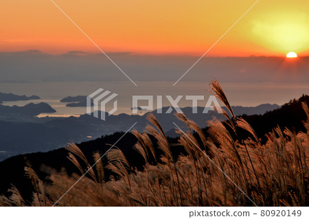 View the sunset over the Suhara coast from Oishi Kogen 80920149