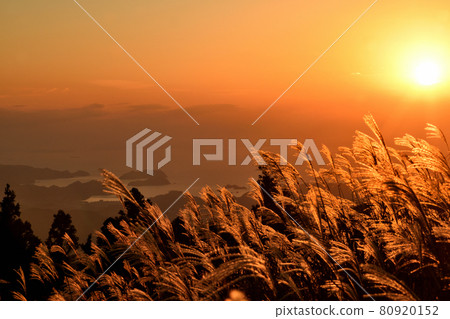 View the sunset over the Suhara coast from Oishi Kogen View the sunset over the Suhara coast from Oishi Kogen 80920152