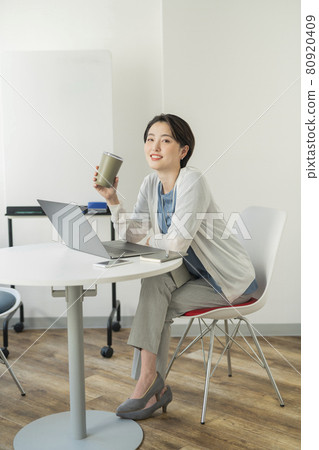 Two women in the office 80920409