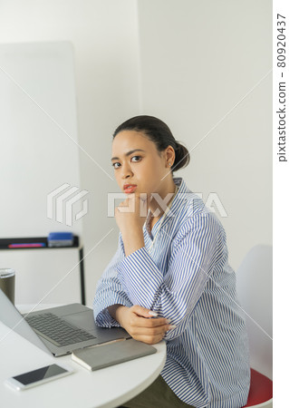 Two women in the office 80920437