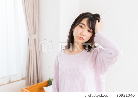 睡衣困的女人 80921040