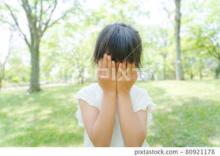玩捉迷藏的女孩和看見 玩捉迷藏的女孩和看見 80921178