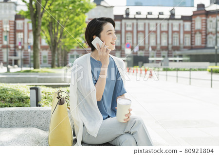 Woman calling in front of the station 80921804
