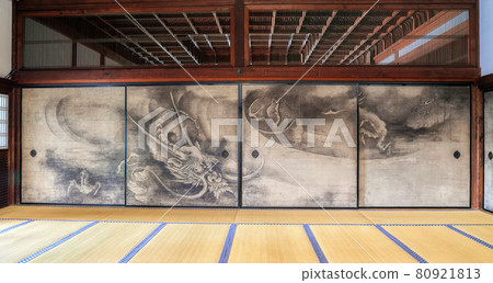 京都建仁寺的雲龍隔扇畫 80921813