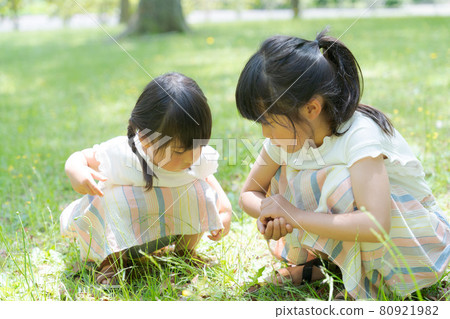Photo of children playing in the meadow 80921982