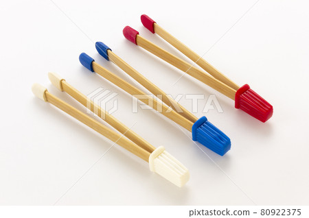 Darkroom supplies, bamboo pins 80922375