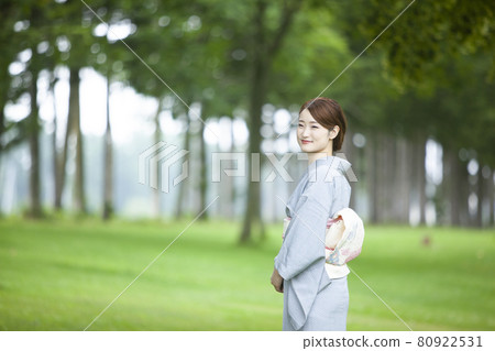 和服形狀的女人 和服形狀的女人 80922531