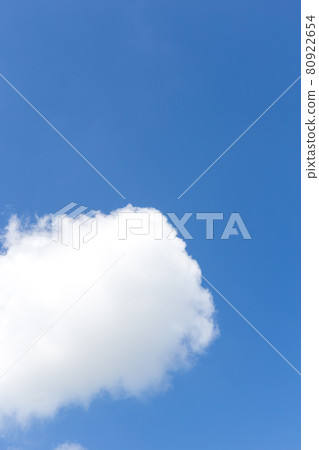 在盛夏夏天天空的夏天雲彩 在盛夏夏天天空的夏天雲彩 80922654