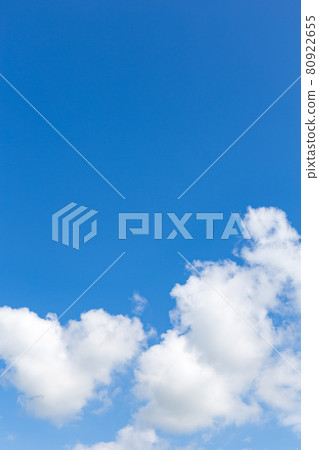 在盛夏夏天天空的夏天雲彩 在盛夏夏天天空的夏天雲彩 80922655