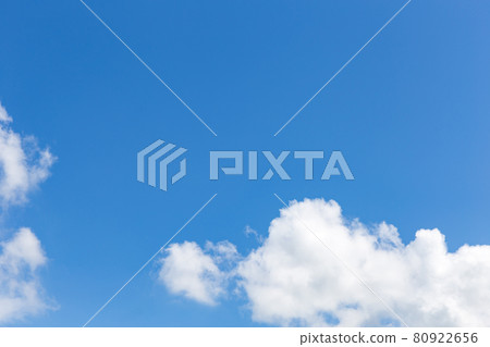 在盛夏夏天天空的夏天雲彩 80922656