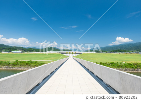 夏日藍天與陸前高田風景 80923202