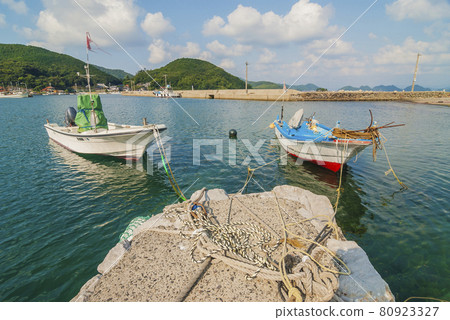 青海島，漁村，漁港，漁船，漁船，港口小鎮，美麗的大海，藍色的大海，透明度 80923327
