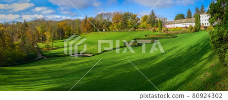 Parterre amphitheater in the Sofiyivsky arboretum. Uman, Ukraine 80924302