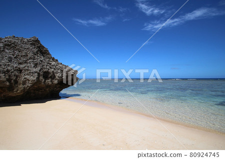 The beach in Hatomajima The beach in Hatomajima 80924745