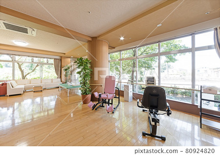 Stretch corner of long-term care facility 80924820