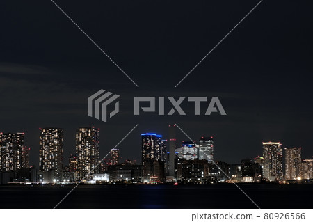 Tokyo Bay night view Tokyo waterfront cityscape seen from the sea Night sky and shining skyscrapers Tokyo Bay night view Tokyo waterfront cityscape seen from the sea Night sky and shining skyscrapers 80926566