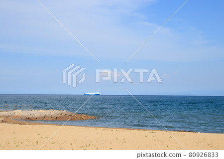 夏季的淡路島海岸[兵庫縣] 80926833
