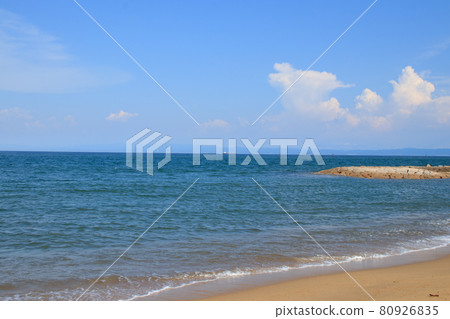 夏季的淡路島海岸[兵庫縣] 80926835