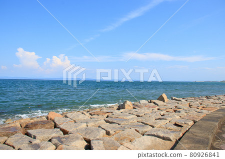 夏季的淡路島海岸[兵庫縣] 80926841