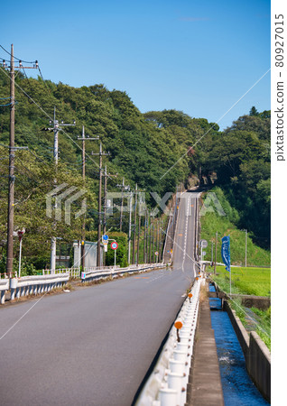 Kanagawa's solid tread slope 80927015