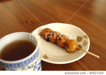 Mitarashi dango 小吃 Mitarashi dango 小吃 80927209
