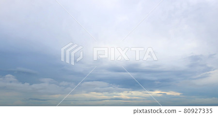 多雲的天空在清晨 多雲的天空在清晨 80927335