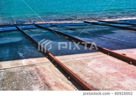 Harbor salvage berths and salvage rails 80928002