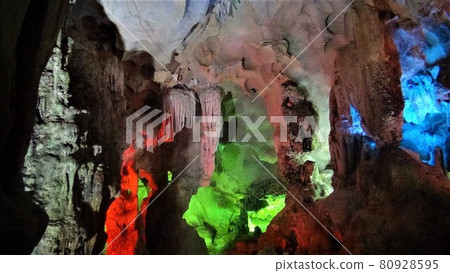 Beautifully lit up limestone cave-Halong Bay "Tien Kung Cave" 80928595