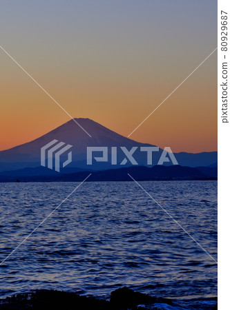 Sunset on Mt. Fuji from Chigogafuchi, Enoshima Sunset on Mt. Fuji from Chigogafuchi, Enoshima 80929687
