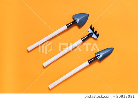 Three replica planters were photographed against an orange backdrop. 80932081