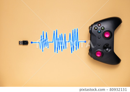 The game joystick is connected to the transceiver, ready for use with all buttons and levers. The game joystick is connected to the transceiver, ready for use with all buttons and levers. 80932131