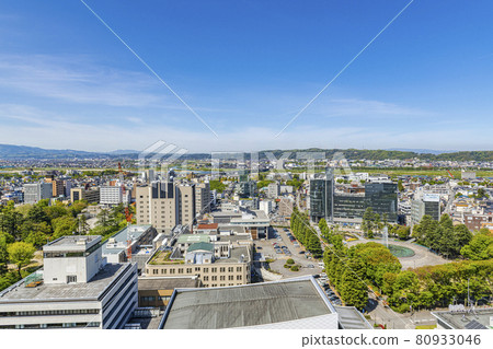 富山縣富山市從市中心看到的晴天時的富山市街景（縣廳方向西側） 80933046