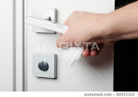 Open door handle with wet wipe Open door handle with wet wipe 80933103