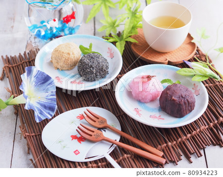 4 kinds of Japanese sweets 4 kinds of Japanese sweets 80934223
